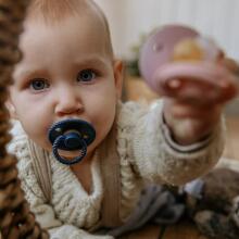 Frigg Pacifiers 4-pack Round Latex/Silicone Art.101869 Endless Sea Apaļš māneklītis (knupītis) no 100% naturāla kaučuka/silikona no 0-6 mēn. (6 gb.)
