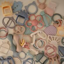 Mushie Silicone Teether Mitten Sun Art.101743  Silicone rattle (100% natural)