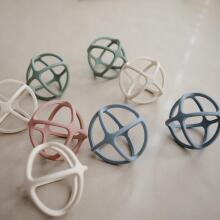 Mushie  Silicone Teether Ball Art.2560288 Woodhuck Augstākas kvalitātes - silikona grabulis (100% dabisks)