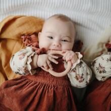 Mushie  Silicone Teether Rattle Art.2560264 Augstākas kvalitātes - silikona grabulis (100% dabisks)