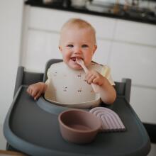 Mushie Silicone Bib Art.2500227 Dove Grey Детский слюнявчик из 100% высококачественного силикона
