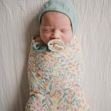 Mushie Muslin Swaddle Art.2200033 Cherries Augstākās kvalitātes muslina  autiņš  (120 cm x 120  cm)