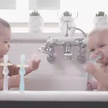 Haakaa 360° Silicone Toothbrush  Art.BHK075-BP первая зубная силиконовая щетка