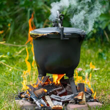 Чугунный котелок стоячий 15L охотничья кастрюля для костра гриль MultiGarden