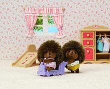 Sylvanian Art.5424 Mazie dvīnīši ar mašīnīti
