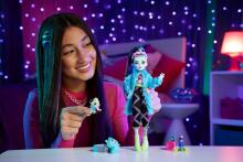 Monster High Creepover Party – Frankie Stein Doll with Pajama Outfit, Watzie & Accessories