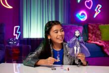 Monster High Spectra Vondergeist lelle – spokaini elegants stils ar Rhuen un aksesuāriem