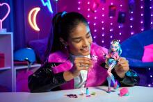 Monster High Lagoona Blue Doll – Casual School Look with Hoodie, Bike Shorts & Pet Neptuna