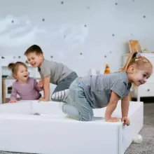 Kvadrātveida bumbu baseins – mīksta rotaļu sensoriskā bumbu baseins mazuļiem (lietošanai iekštelpās un ārā)