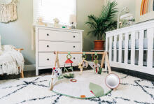 TINY LOVE TL120680 Bērnu sporta zāle ar BOHO statīvu pelēkā iepakojumā