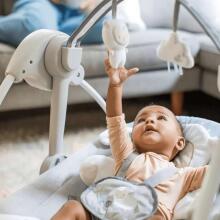 Ingenuity Comfort 2 Go Portable Baby Swing Art.296542 Endless Bloom Кресло-качалка с мелодиями