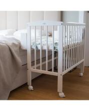 Waldin  Bedside Crib 2in1 Art.297550 White Koka 2-in-1 bērnu gultiņa/šūpulis uz riteņiem ar matraci