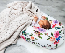 „La Bebe ™“ RICH medvilnės slaugos motinystės pagalvė, 74271 balta / žalia pasaga kūdikiams maitinti / miegoti / pasaga nėščioms moterims 30x175 cm
