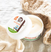 Pure Beginnings Bum Cream Art.91486  Многофункциональный крем от красных пятен, опрелостей, укусов насекомых и т. д. с органическим экстрактом хлебного дерева,  50 мл