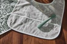 Jollein Bib Waterproof Art.029-864-65120 Botanical Leaf Green - Bērnu lacīte / priekšautiņš vidējais ūdensnecaurlaidīgs,2 gab