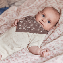 La bebe™ Bandana Bib Art.029-867-66027 Meadow Chestnut - Bērnu lacīte /priekšautiņš /auduma lakatiņš