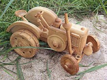 „Eco Toys Art.SI-00510“ Suvenyras iš medžio - traktorius