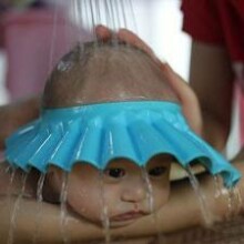 „Baby Wash Blue“ apsauginė kepurė voniai