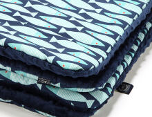 La Millou Art. 83499 Toddler Blanket Po Prostu Sledzik Navy Высококачественное детское двустороннее одеяло (80x100 см)