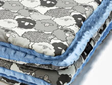 La Millou Art. 83515 Preschooler's Blanket Graphite Sheep Family Sky Augstākās kvalitātes divpusēja sedziņa (110x140 cm) 