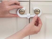 Britton Cabinet Slide Lock Art.B1805 Durvju saslēgs