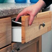 Britton Cabinet Drawer Lock Art.B1807  Aizsargi atvilktnēm 2 gab.